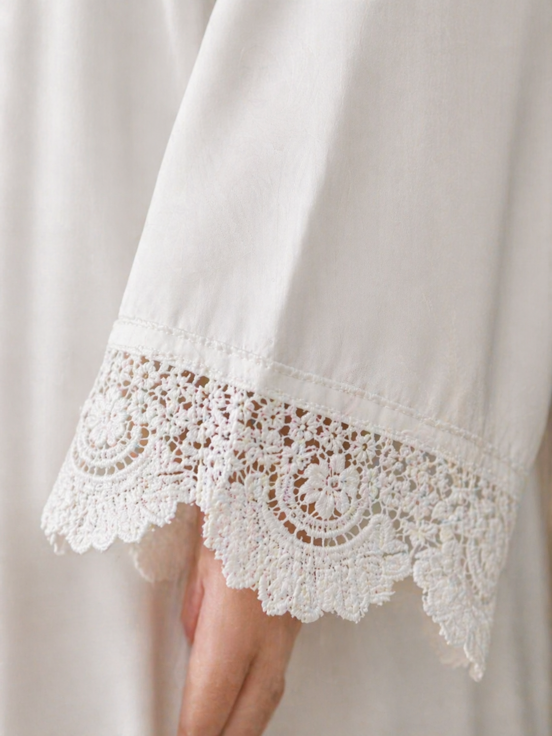 Ayra White Grace Abaya – Elegant Premium Modest Wear